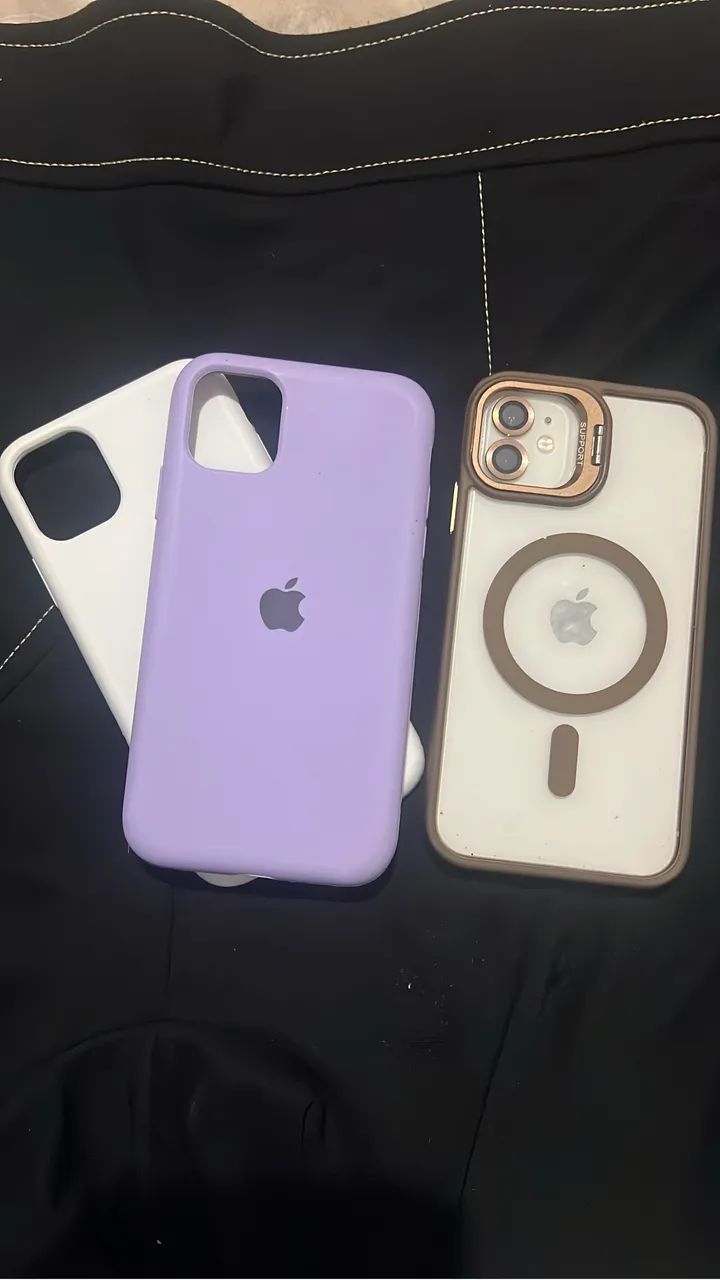 iPhone 11 64gb está com película e acompanha as capinha 