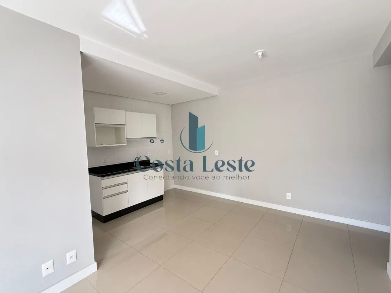 Apartamento no Itacorubi 2 suítes e 2 vagas de garagem - Foto 2