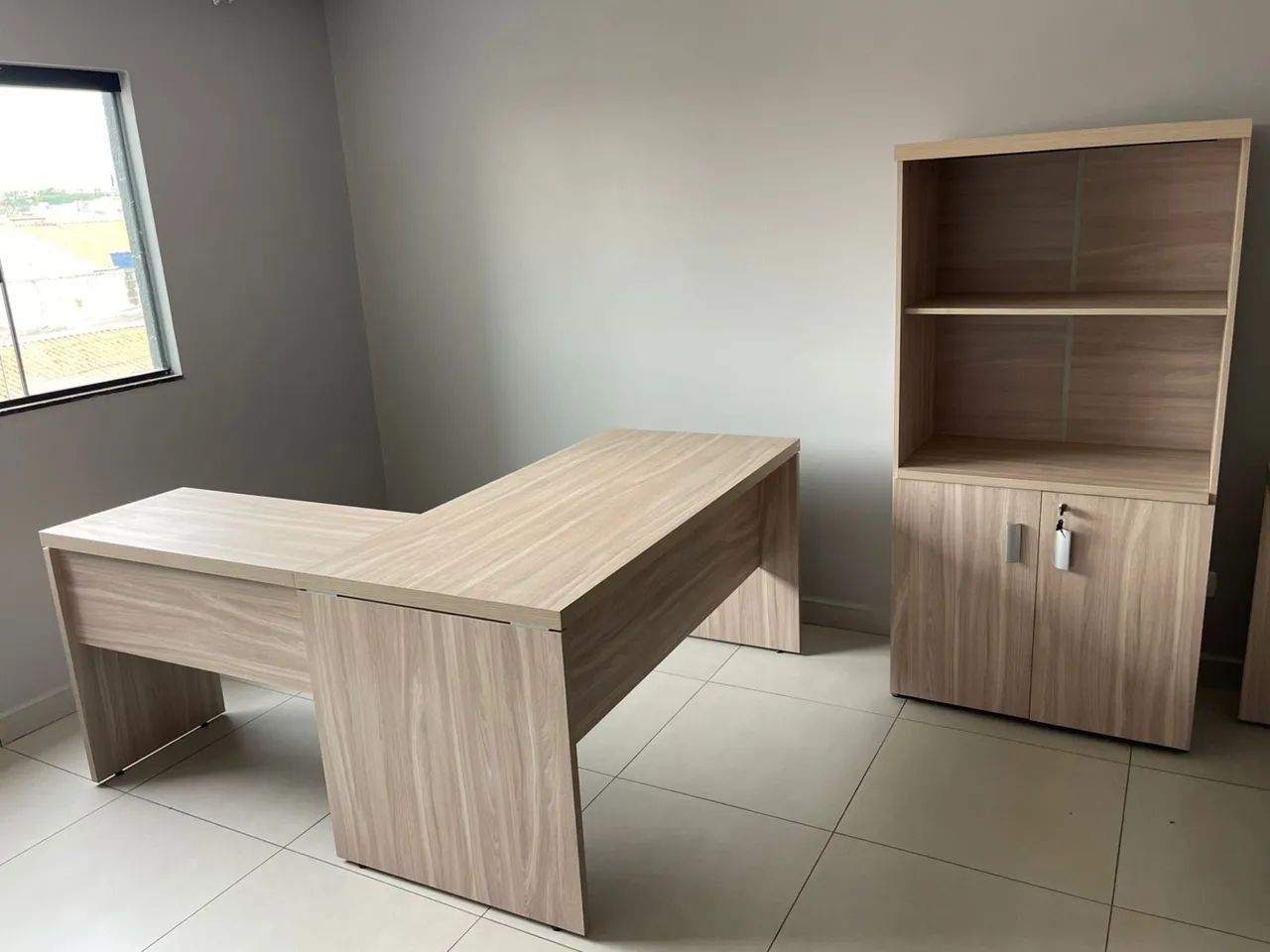 CONJUNTO MESA E ARMÁRIOS PARA ESCRITÓRIO LOJA IKONOFFICE  - Foto 2