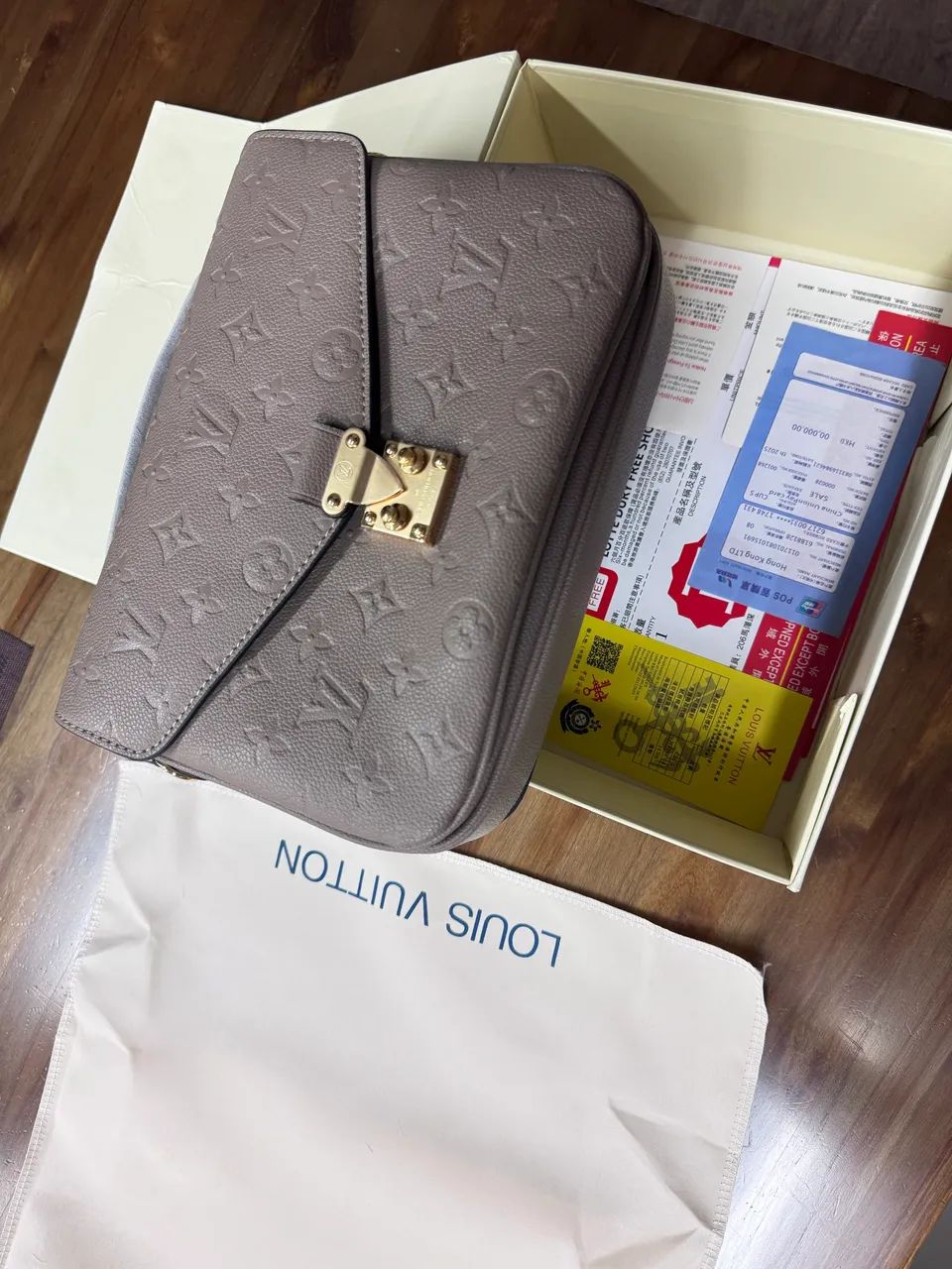 Bolsa Louis Vuitton Nova sem uso com nota 