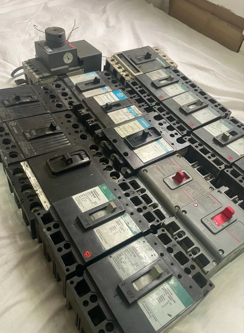 Disjuntores diversos.