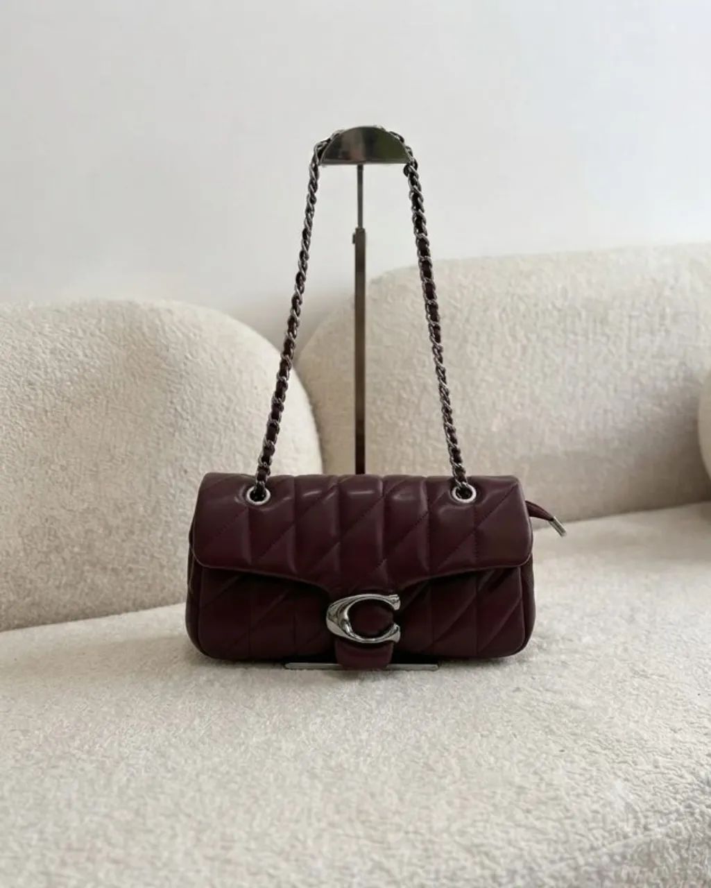 Bolsa Coach Quilted Tabby 26 Preto Couro Nappa Acolchoado e Ferragens Prateadas - Foto 2