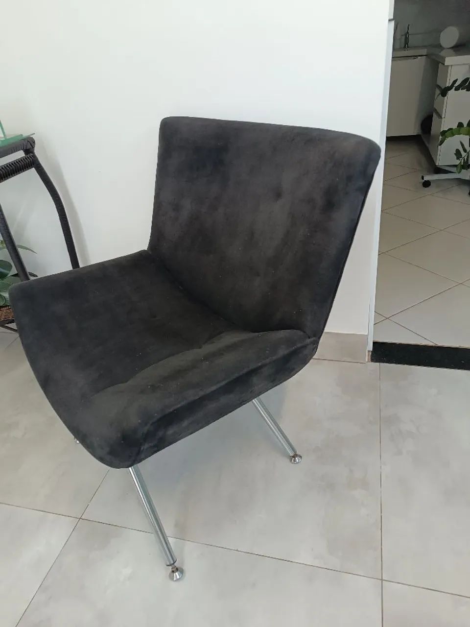 POLTRONAS EM TECIDO E PÉS DE INOX  - Foto 2