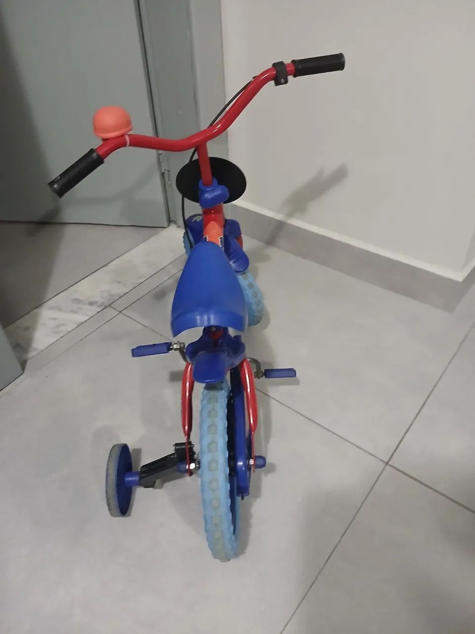 Excelente bicicleta infantil  - Foto 4