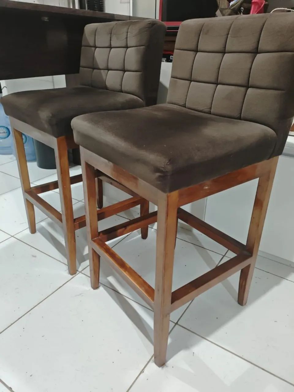 Mesa em MDF + 2 banquetas maciças  - Foto 3