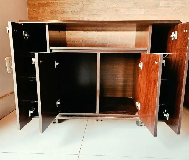 Rack Multiuso Design elegante com Rodinhas e Portas - Foto 3