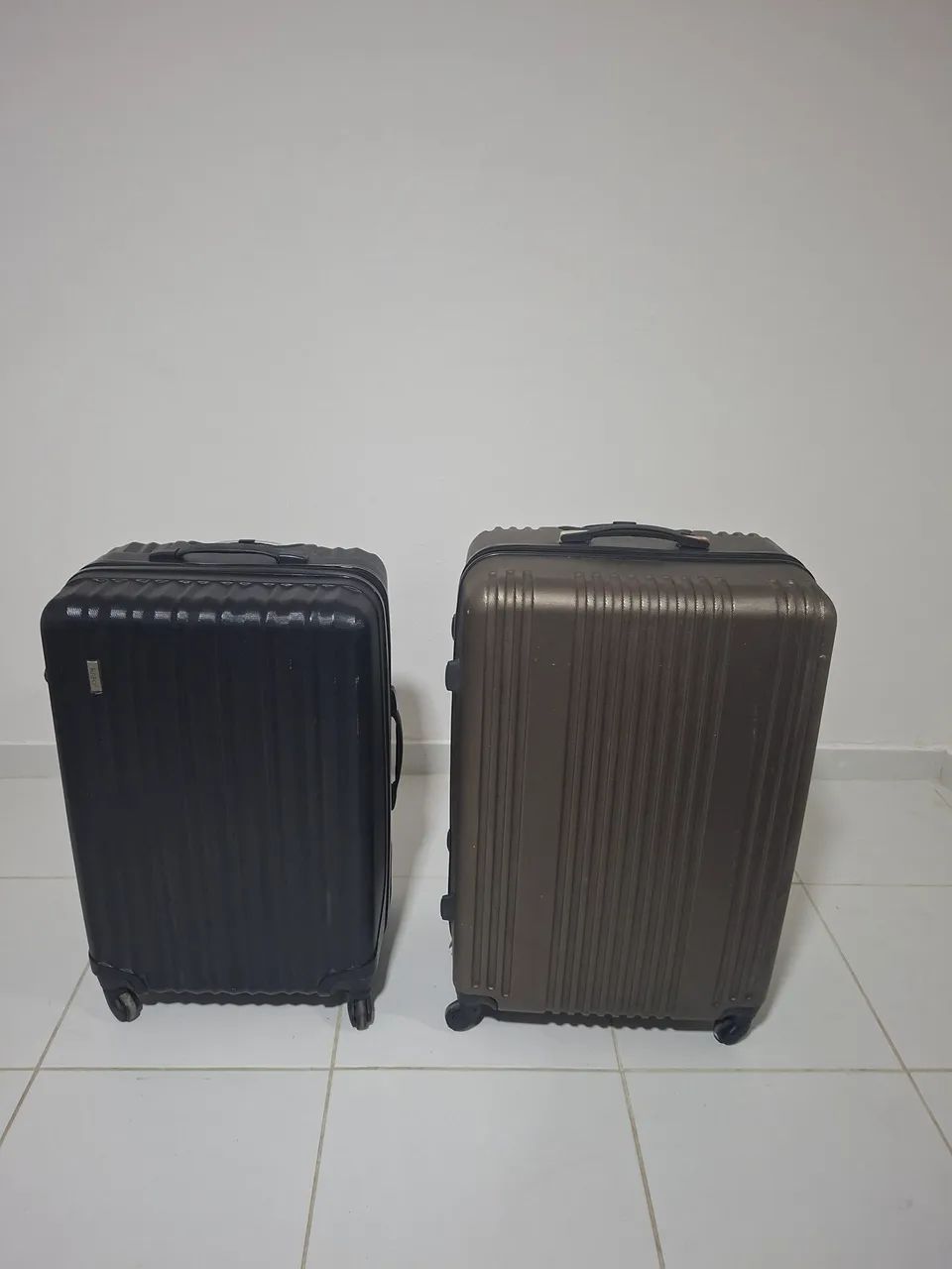 Vende-se mala de viagem
