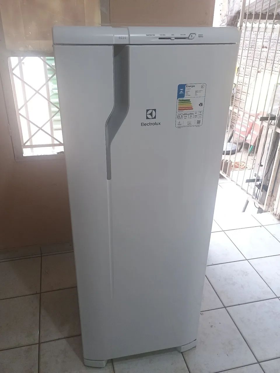 Vendo Geladeira Electrolux 