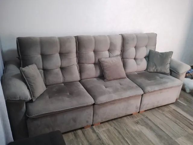 Sofá com encosto reclinável