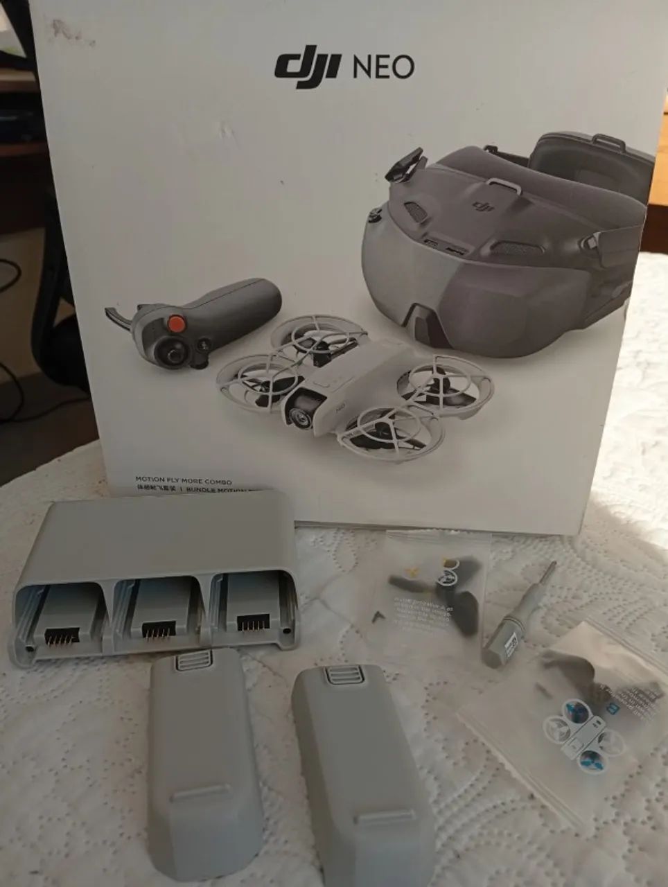 Kit duas baterias semi novas + carregador DJI neo