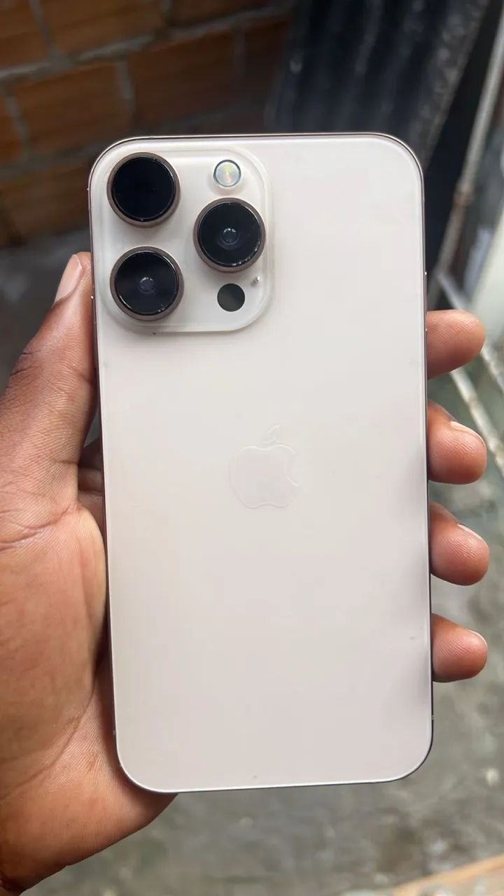 iPhone 11 na carcaça do iPhone 16 pro zero 128 gigas zero,só pega e usar 