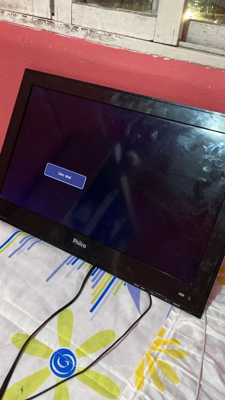 Vendo TV Philips 24 polegadas não é smart 