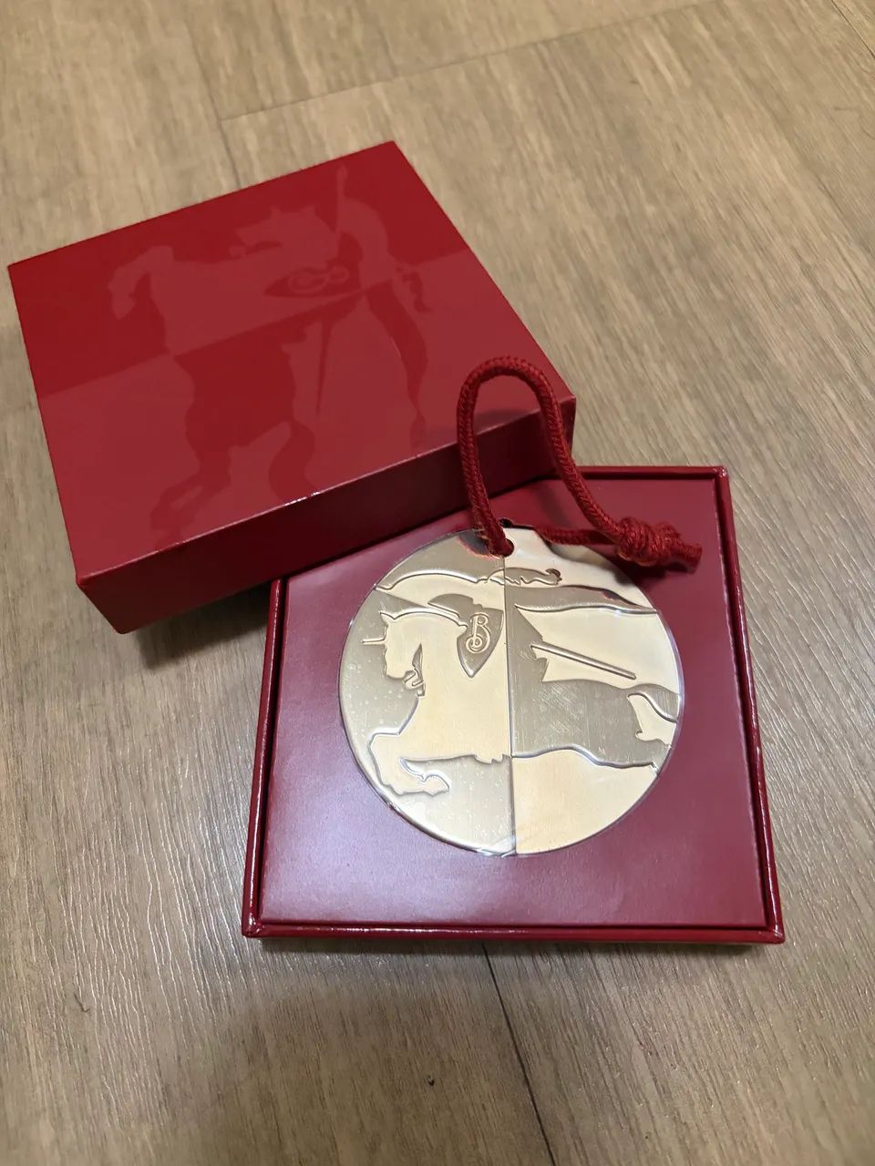 Medalhão Burberry - Foto 2