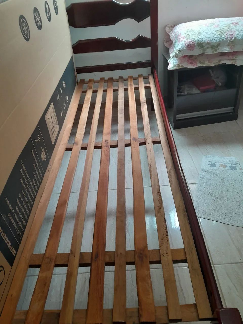 Cama de solteiro madeira maciça 