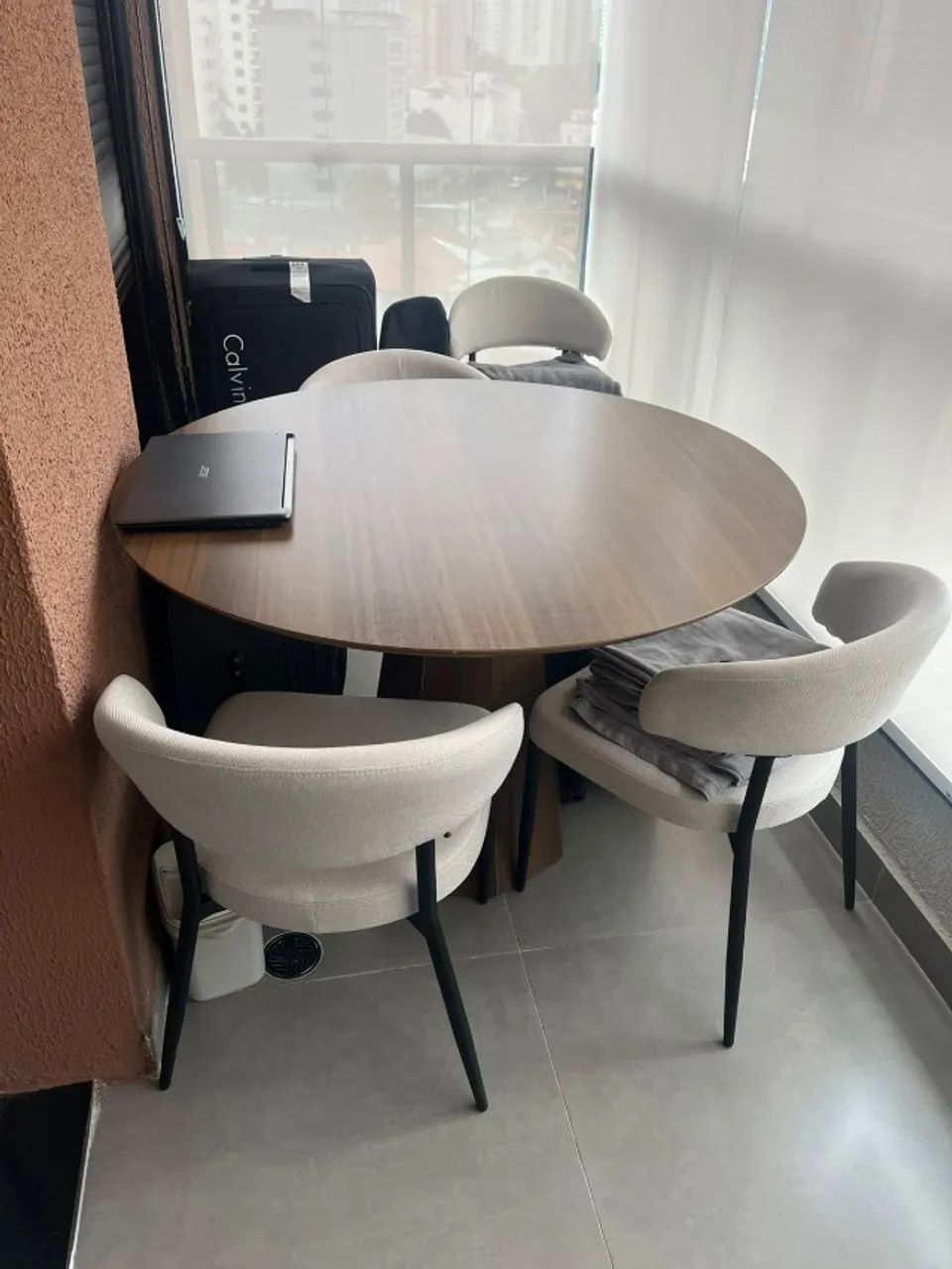 Mesa de Jantar Redonda + 4 cadeiras