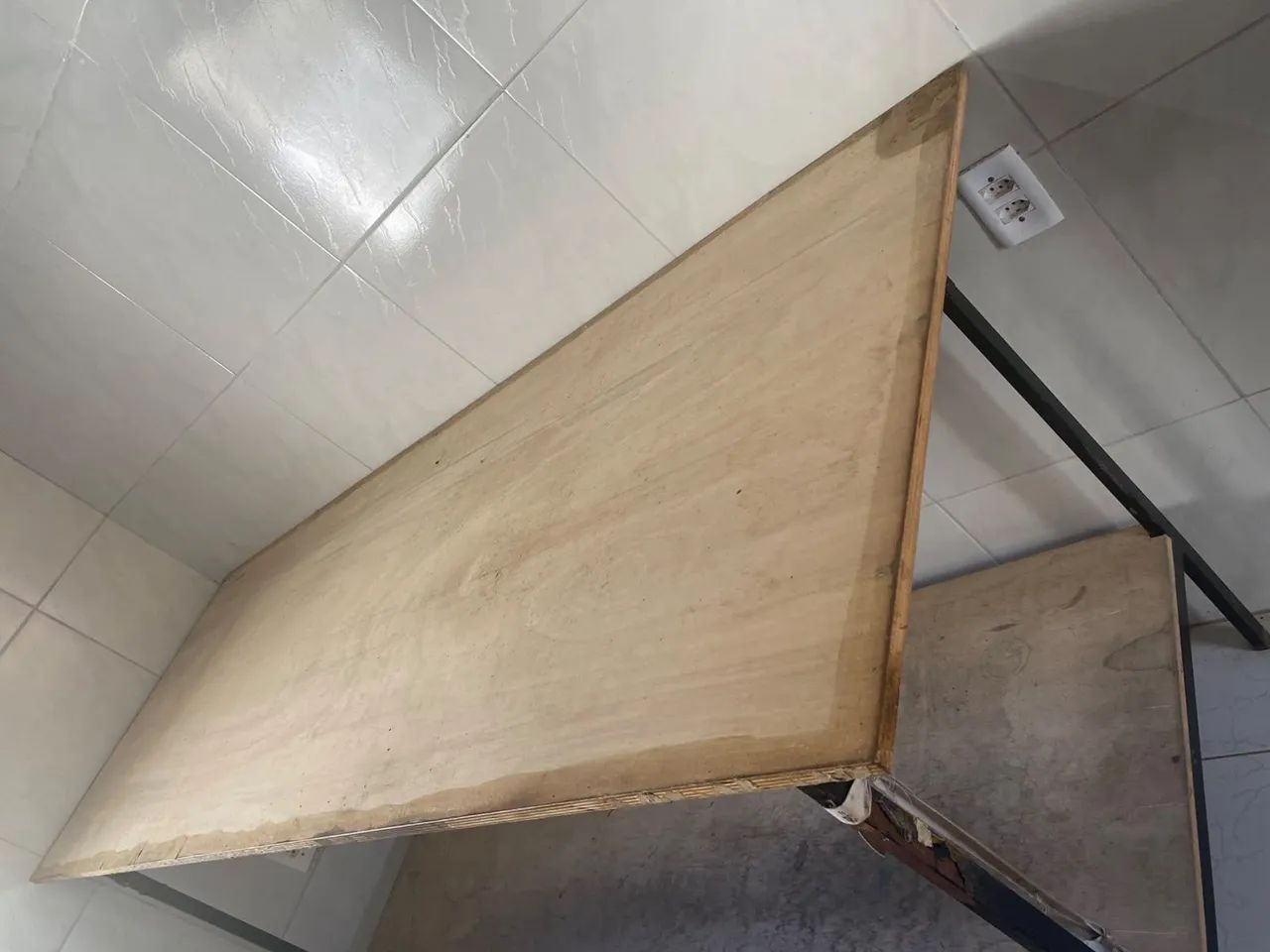 Mesa de corte  bem conservada  - Foto 2