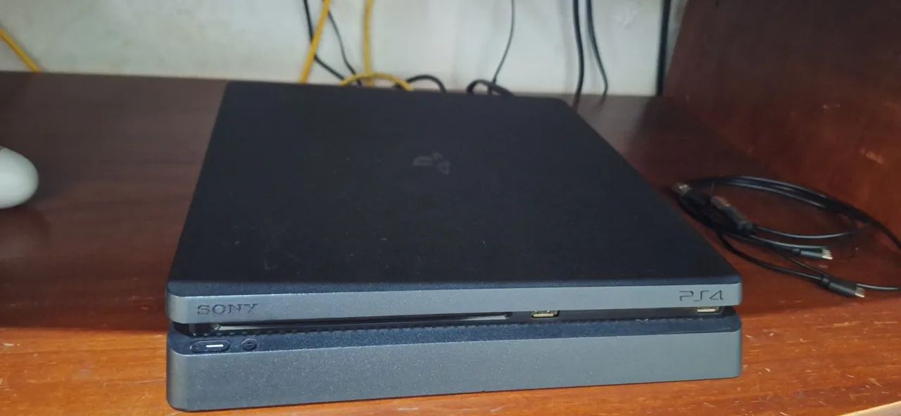 Ps4 slim 1TB