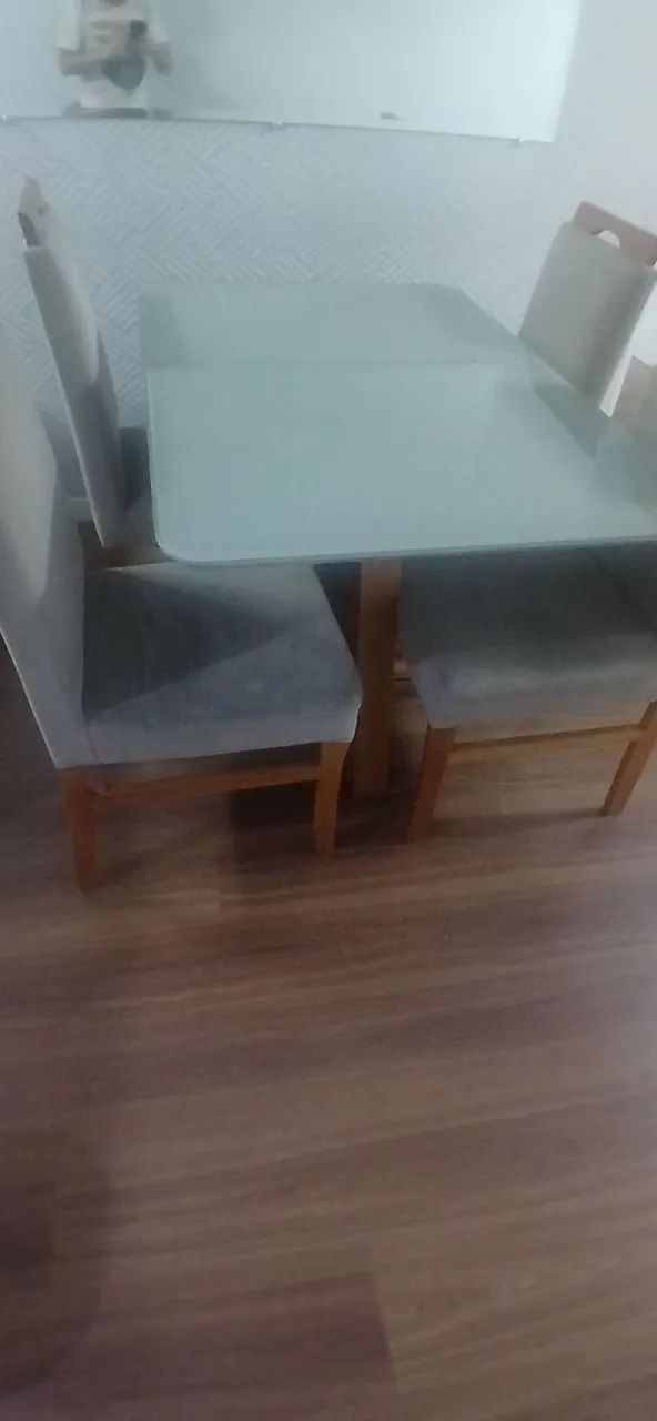 Mesa com 4 cadeiras estofadas  - Foto 4