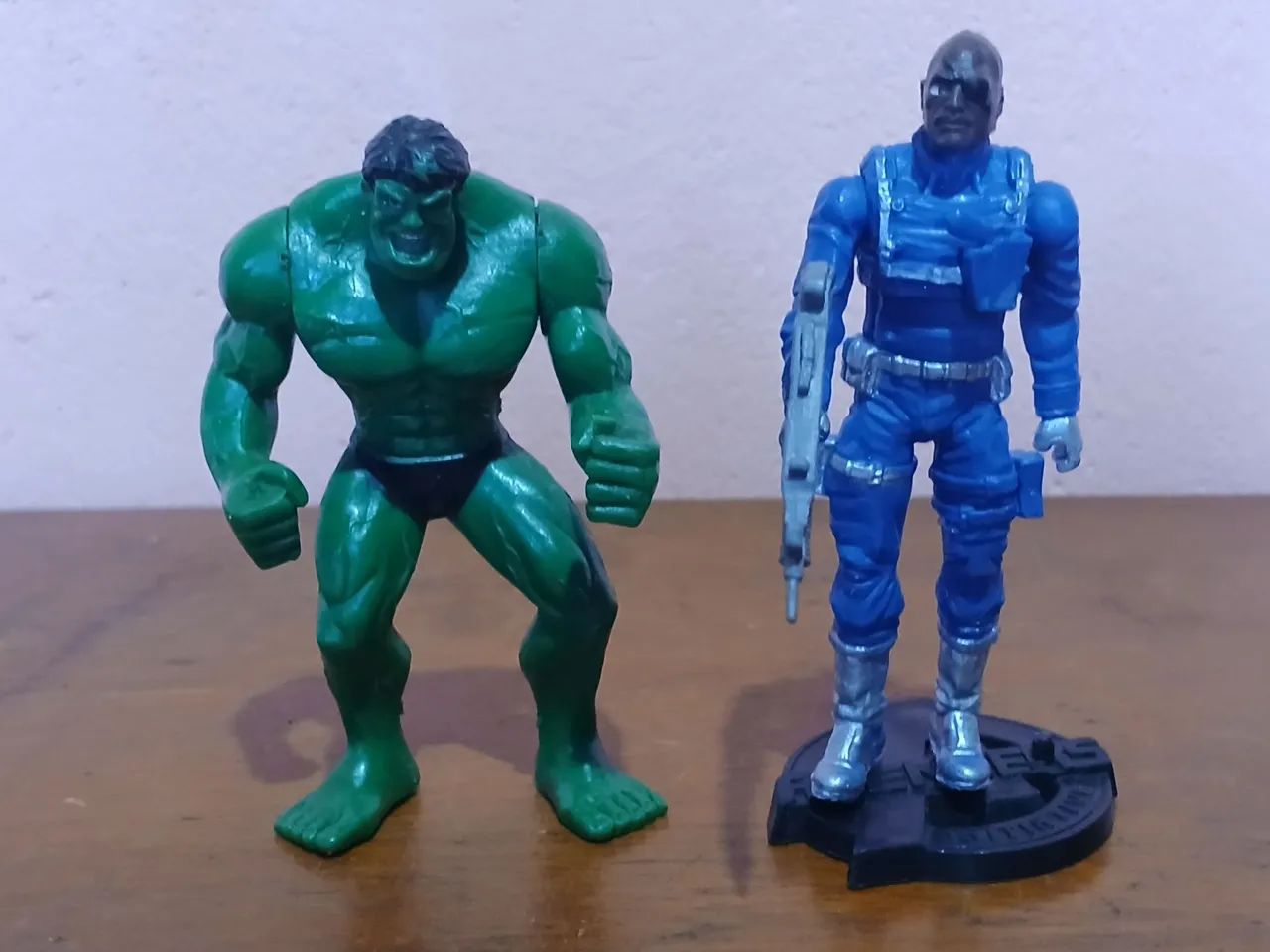 Actions figures Marvel Hulk e Nick Fury