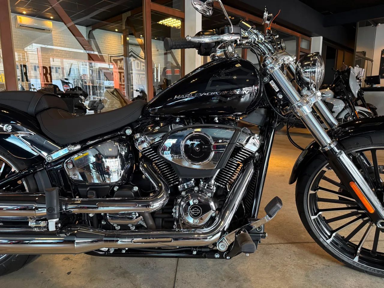 Harley-Davidson Breakout 2026 - Foto 4