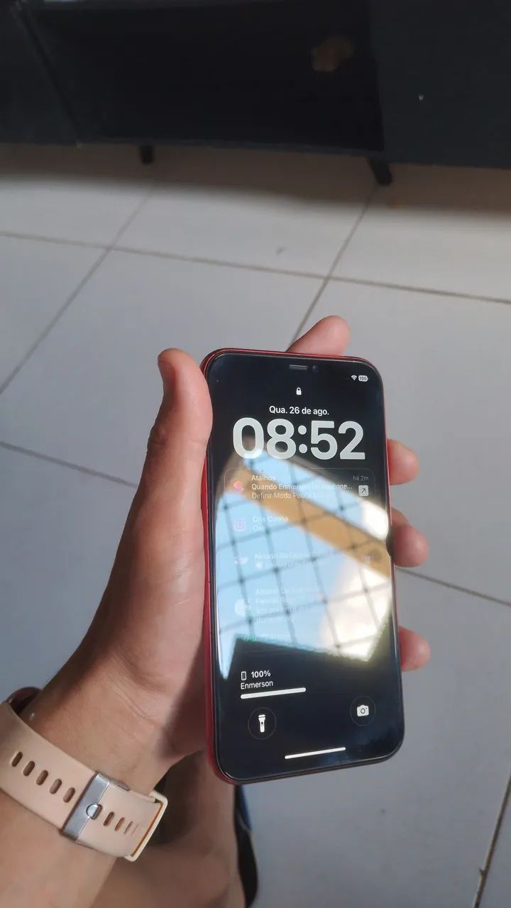 Iphone 11 vermelho 64gb bem conservado - Foto 3