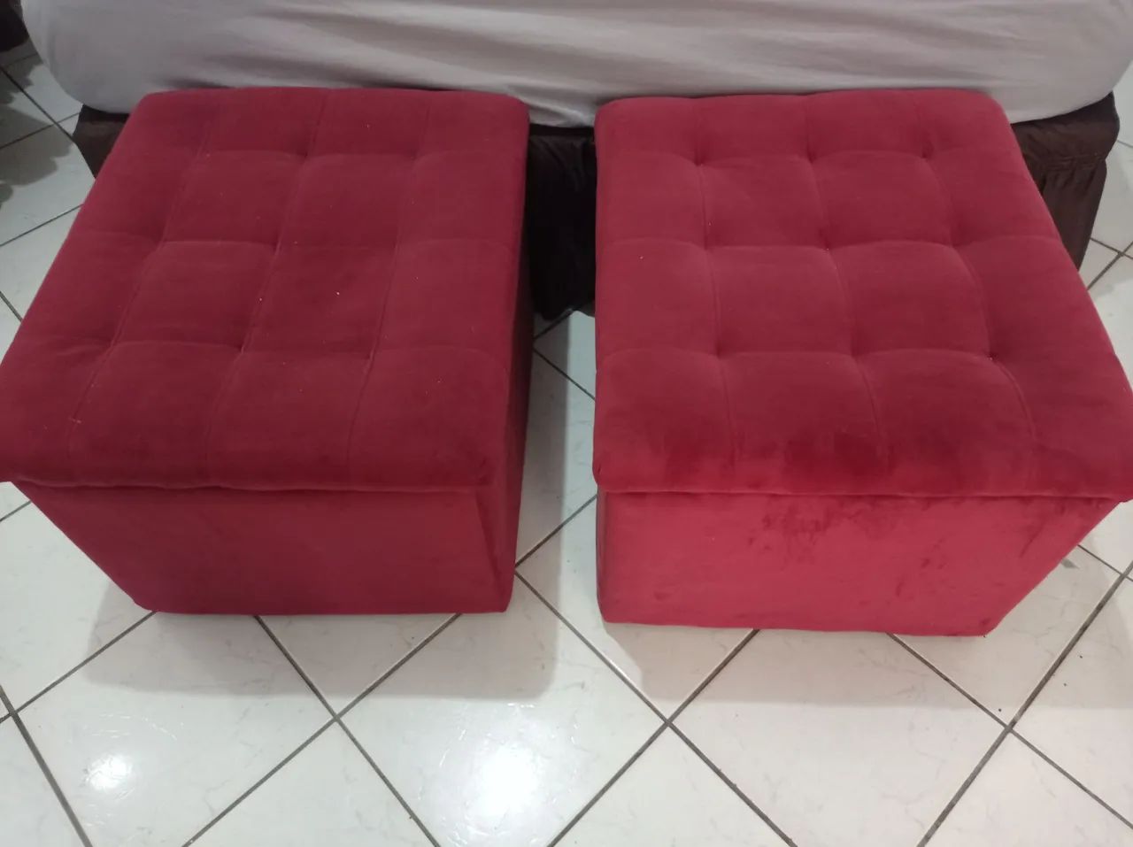 Puffs capitonê vermelho R$100,00 o par  - Foto 2