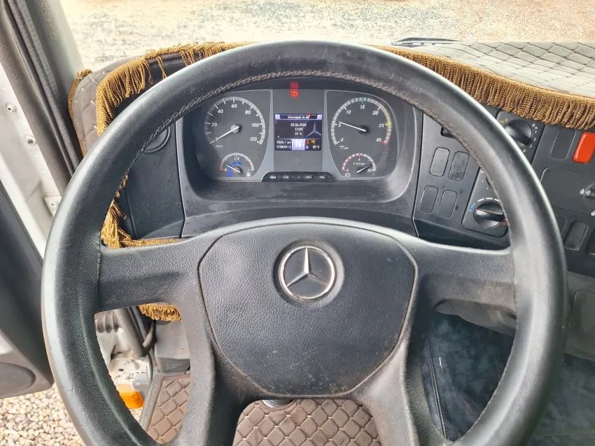 MB Atego 2426 6x2 baú 8.60m. - Foto 11