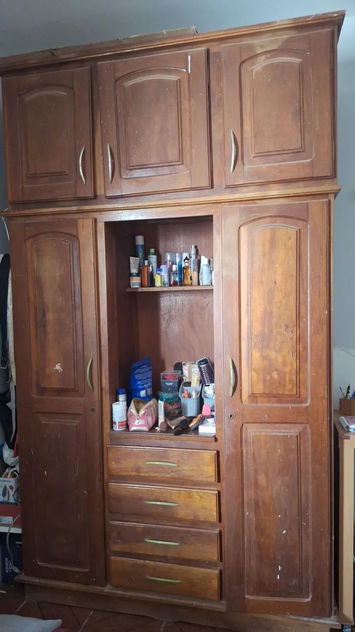 Vendo guarda-roupa de madeira