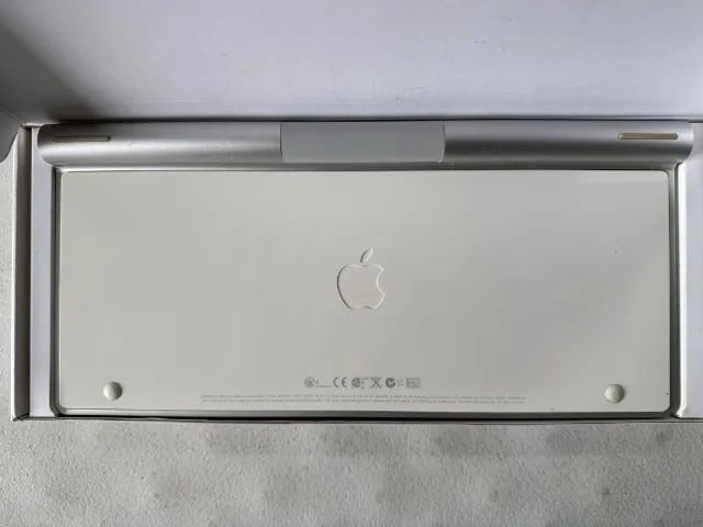 Teclado Apple Wireless Keyboard A1314 Bluetooth (Pilhas) - Com Defeito, para Peças