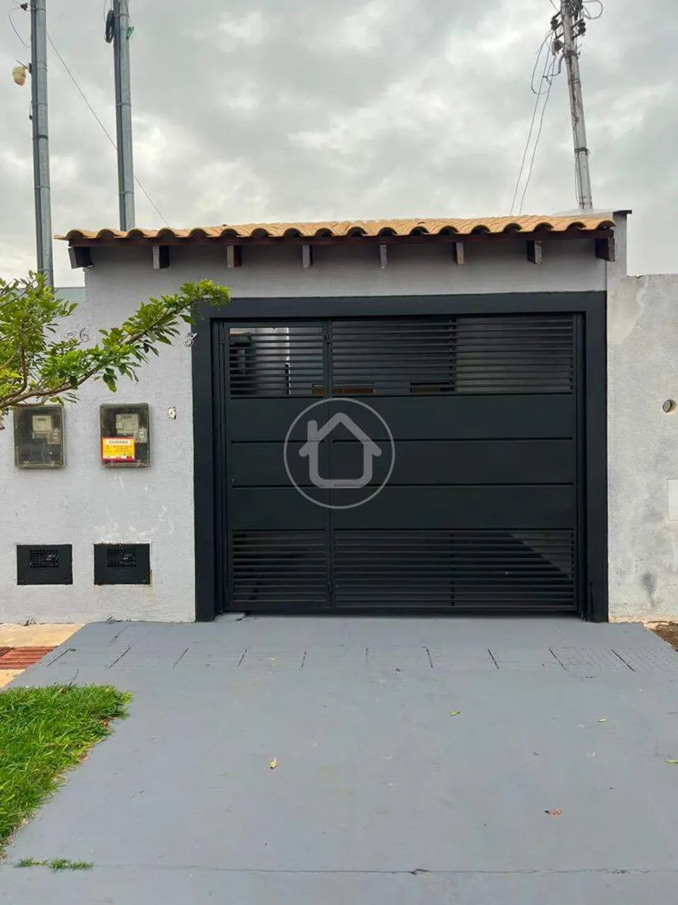 CASA COM 2 DORMITORIOS E ENERGIA SOLAR