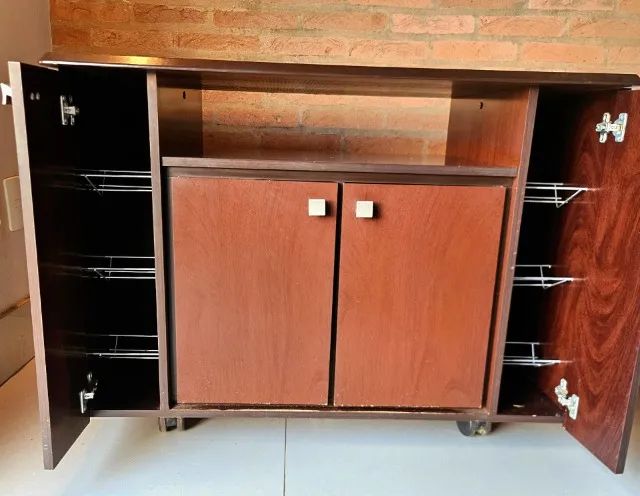 Rack Multiuso Design elegante com Rodinhas e Portas - Foto 2
