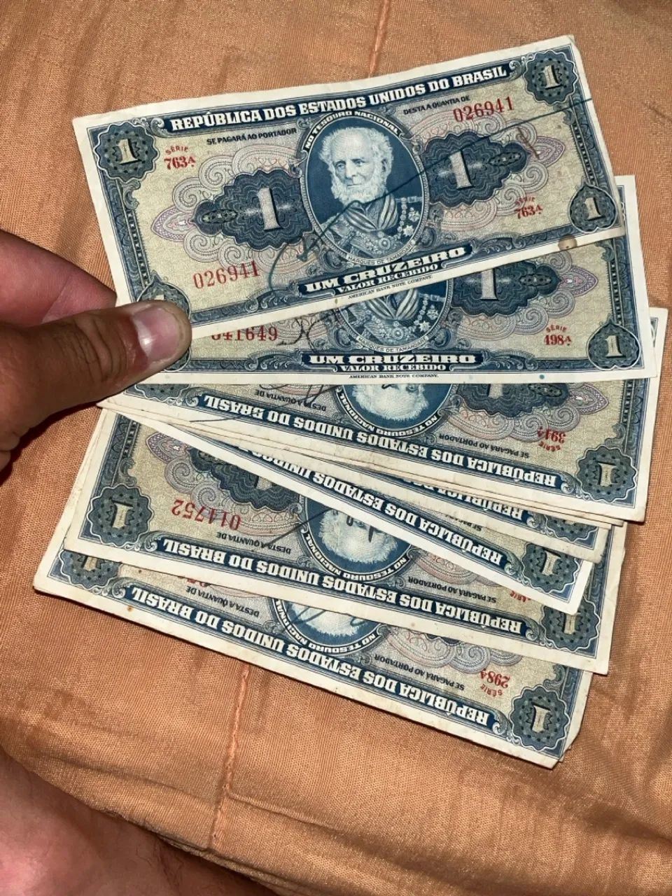 11 cédulas de 1 cruzeiros 