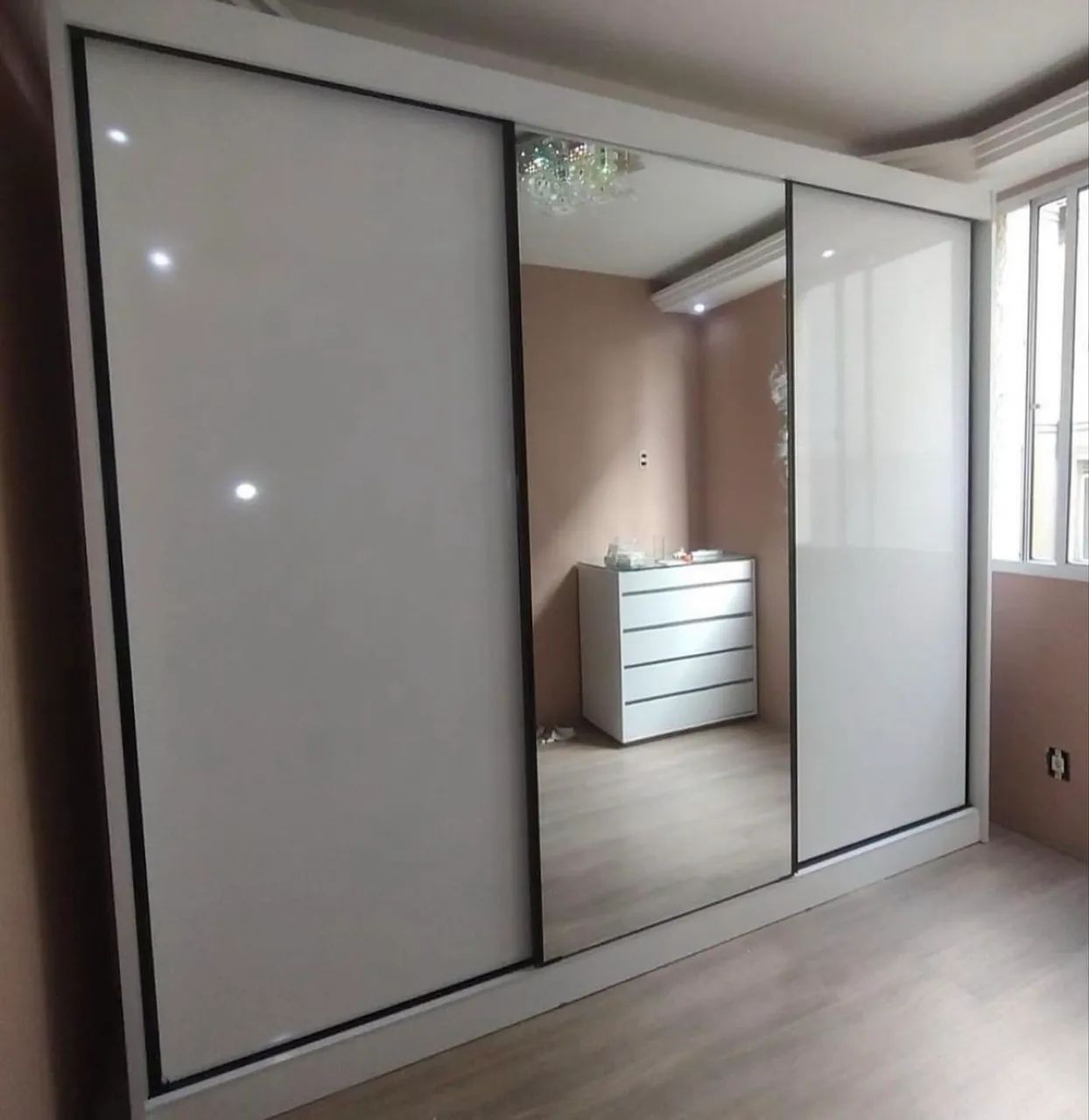 Guarda Roupa Sollo com Espelho 2,73m de Largura 6 Gavetas  - Foto 3