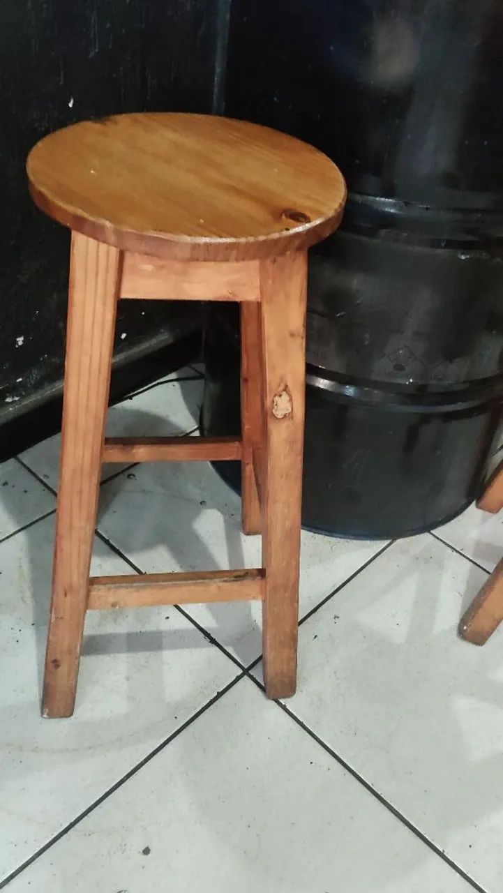 Vendo banqueta de madeira 70Cm 