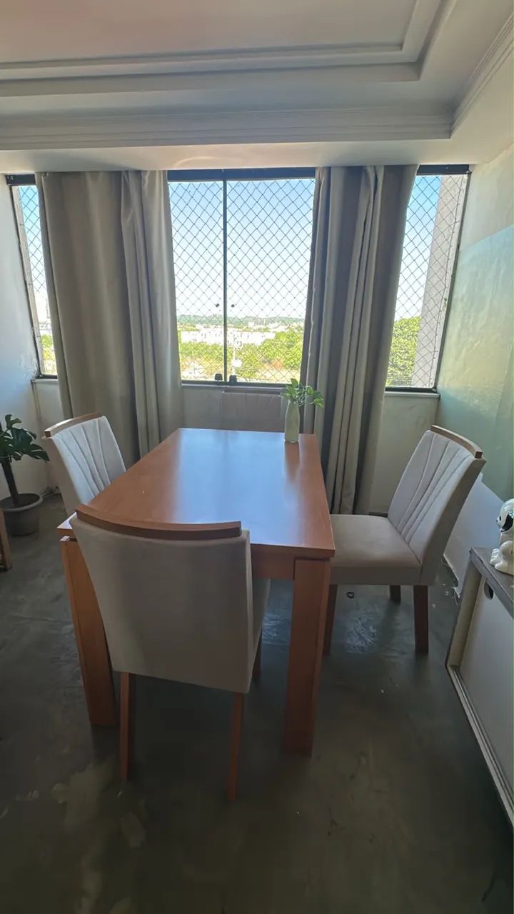 MESA COM 4 CADEIRAS (ótimo estado)