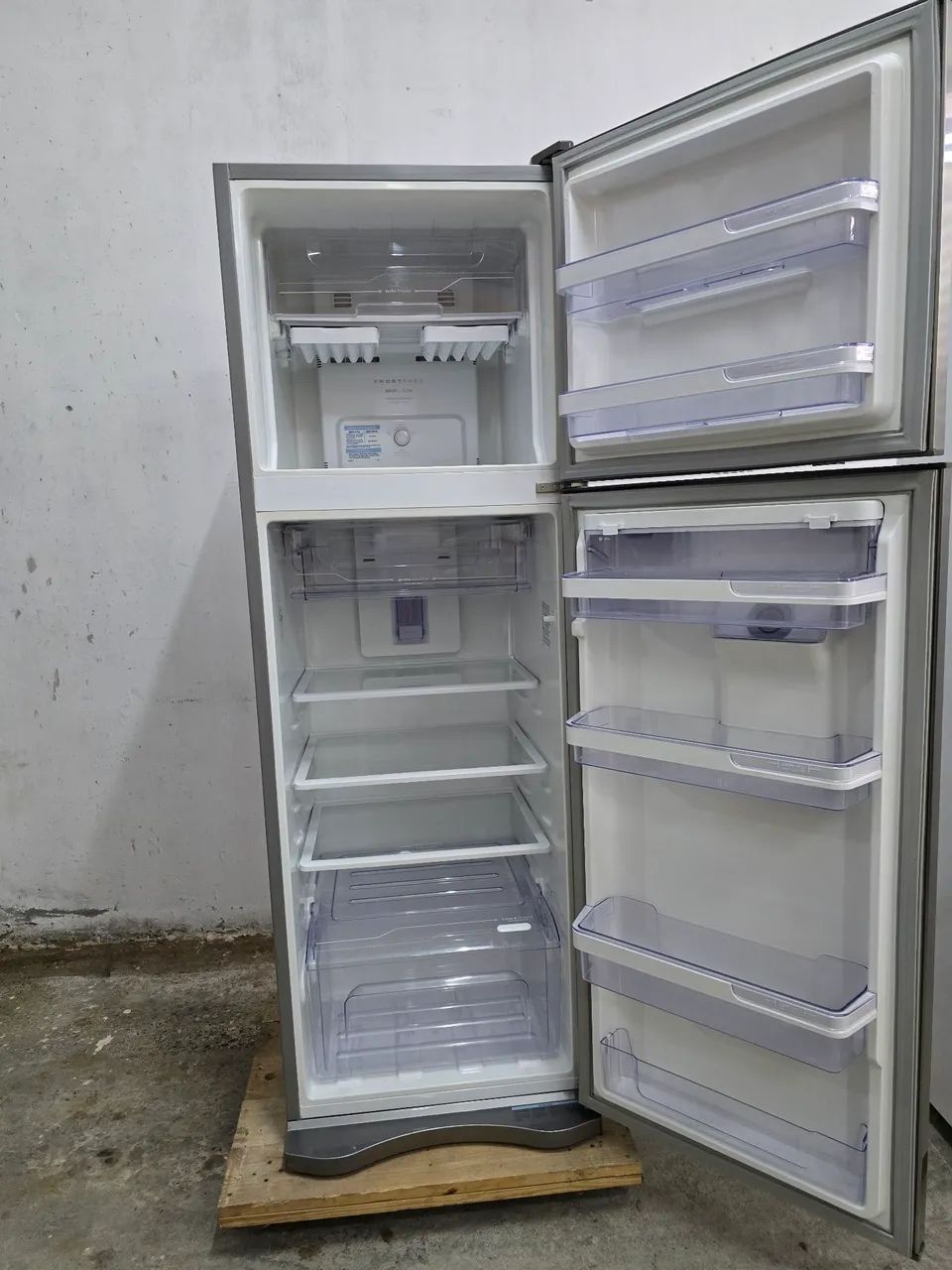 Geladeira Eletrolux prata - Foto 4