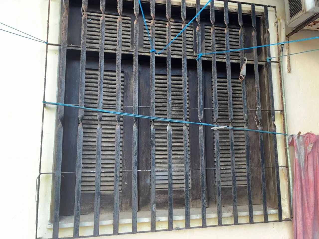 Janela de madeira d?arco 