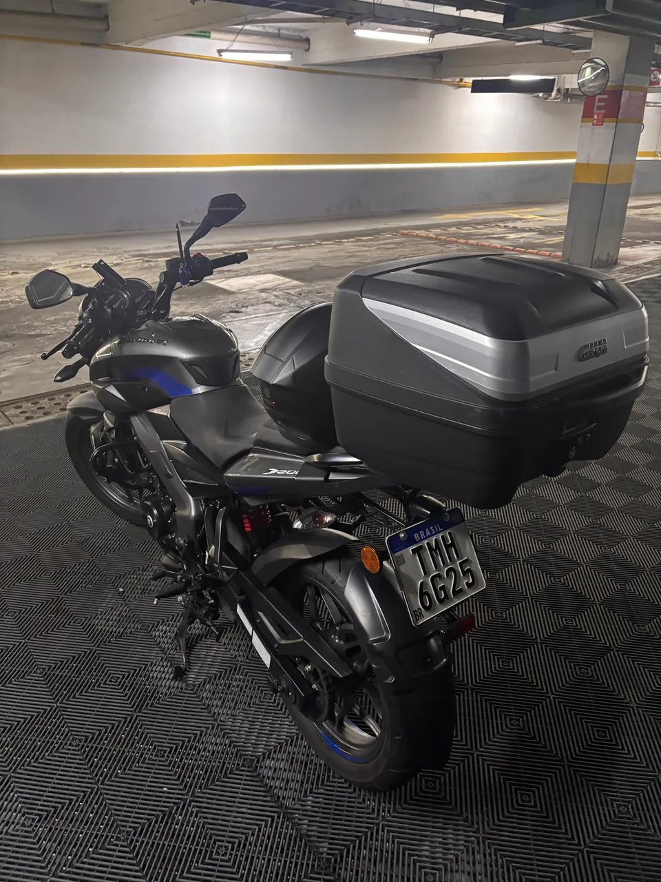 Bajaj Dominar 200 - Foto 2