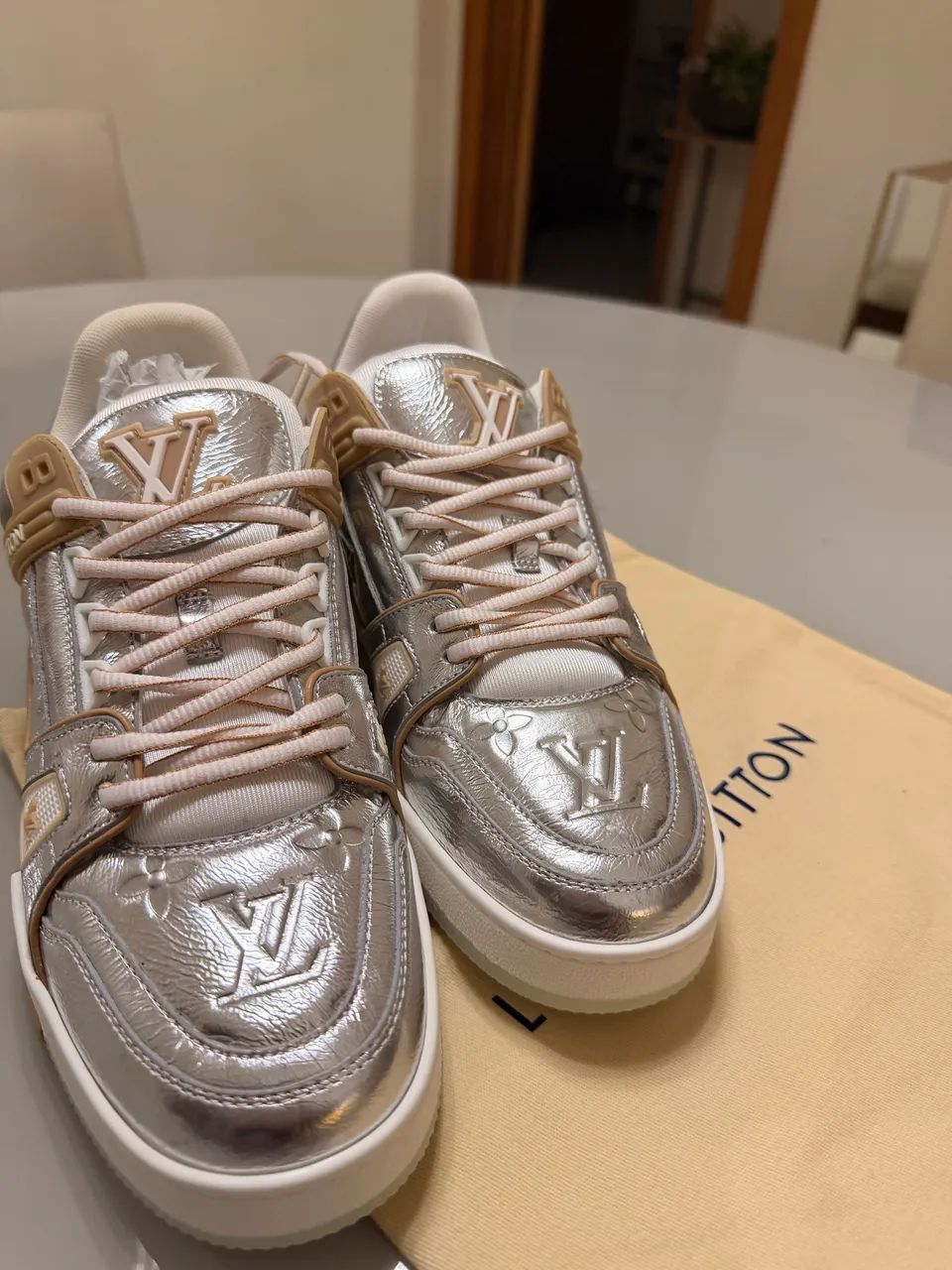 Tênis Louis Vuitton TAM 39 - Foto 3