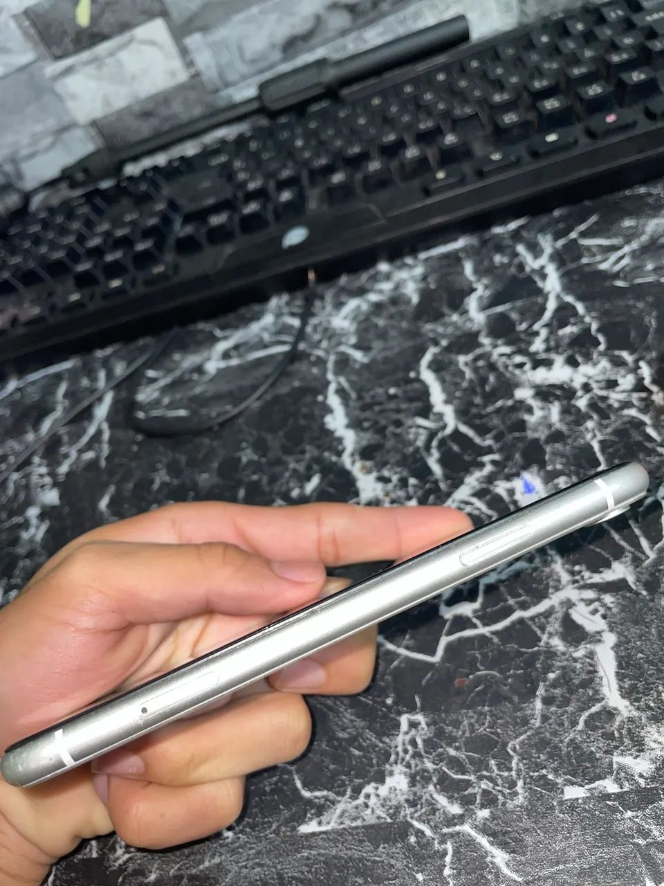 iPhone XR 64gb tem que trocar o display - Foto 3
