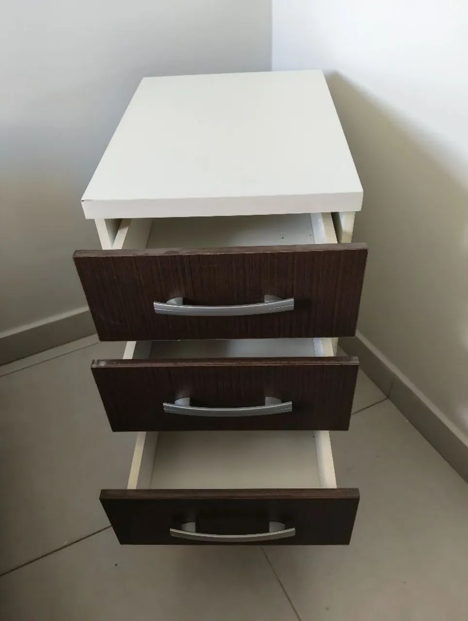 Cômoda com 4 gavetas  - Foto 4