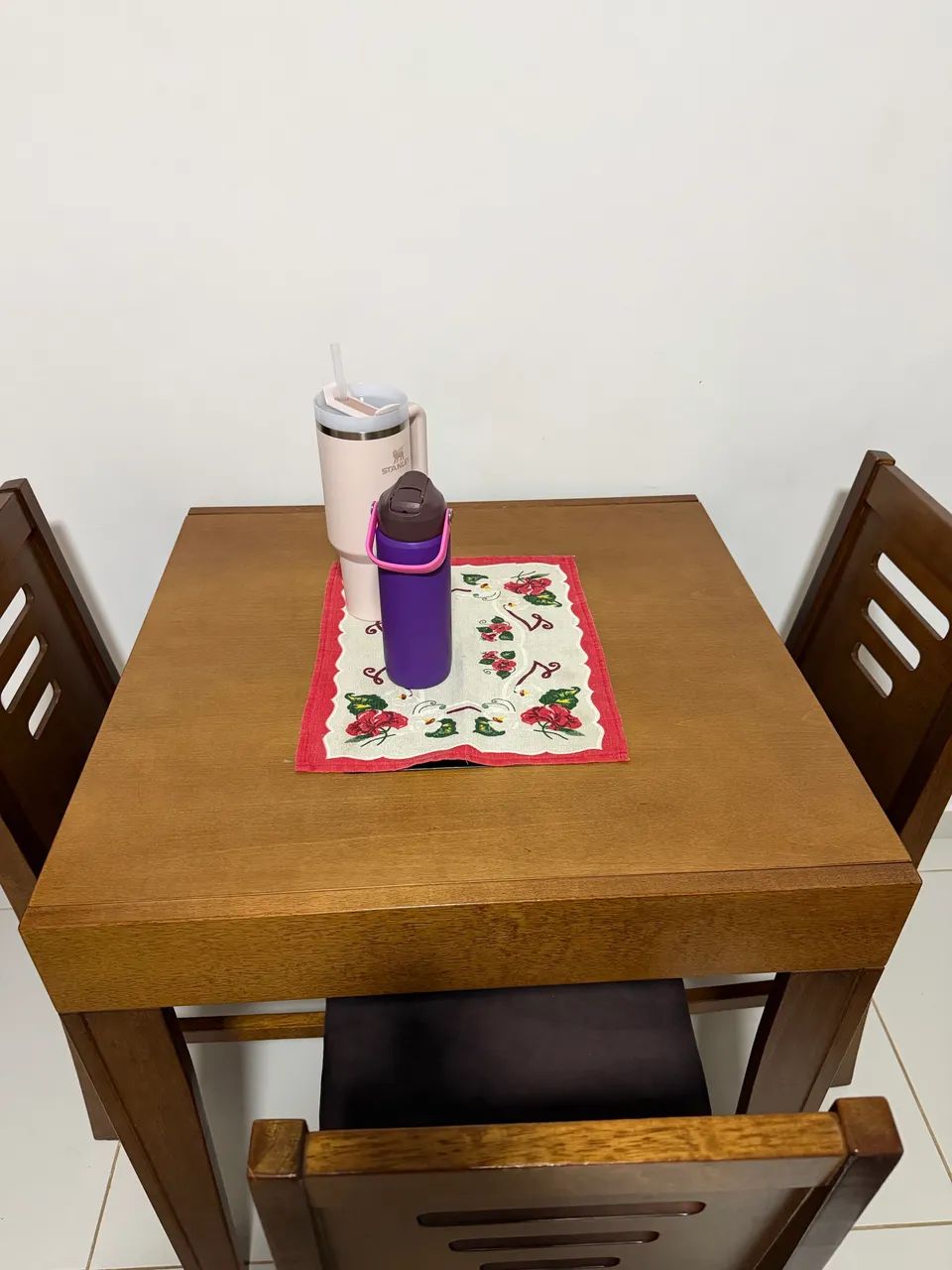 Mesa de madeira 4 lugares  - Foto 4