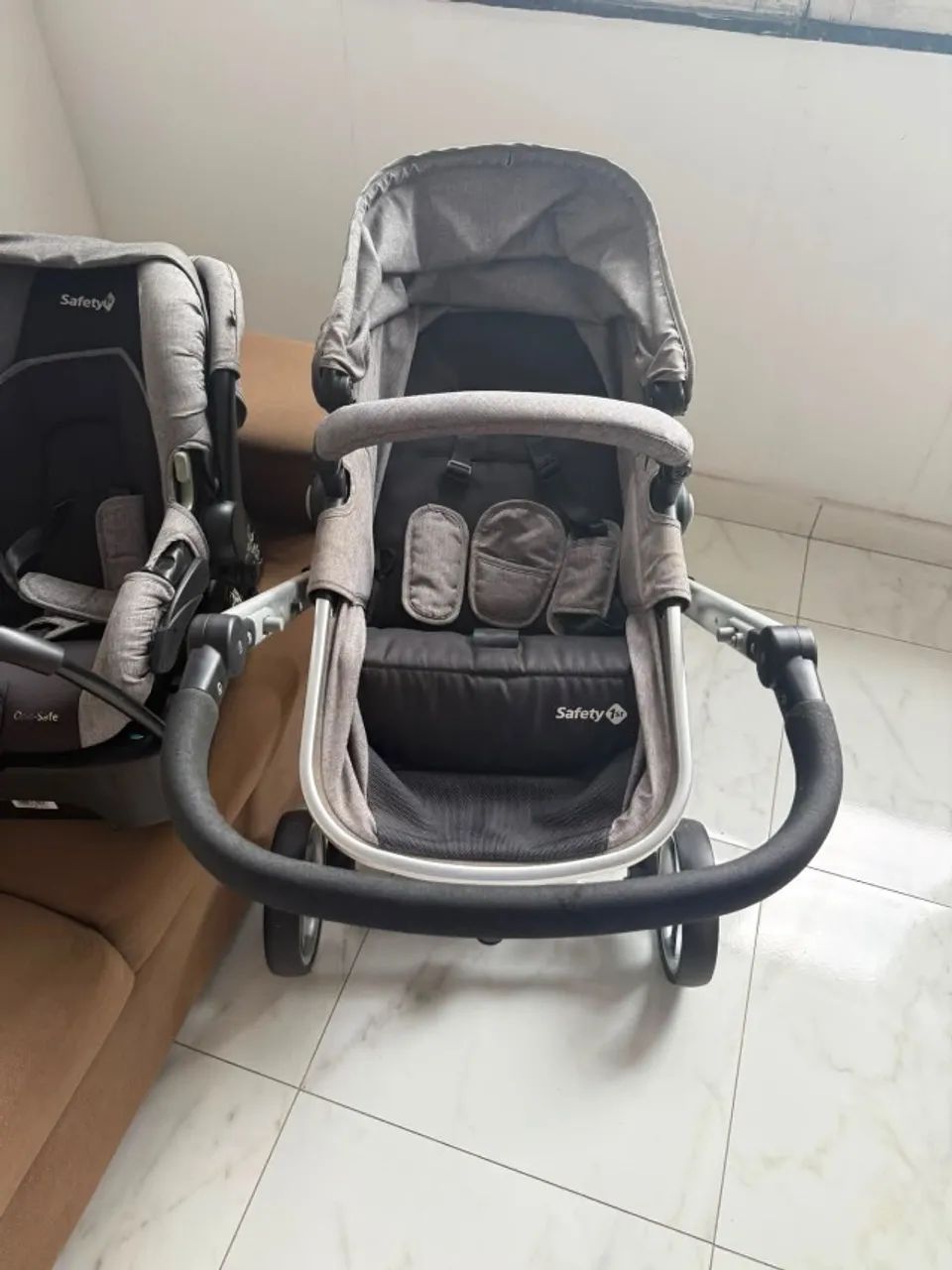 Carrinho de bebê com bebê conforto Safety - Foto 3