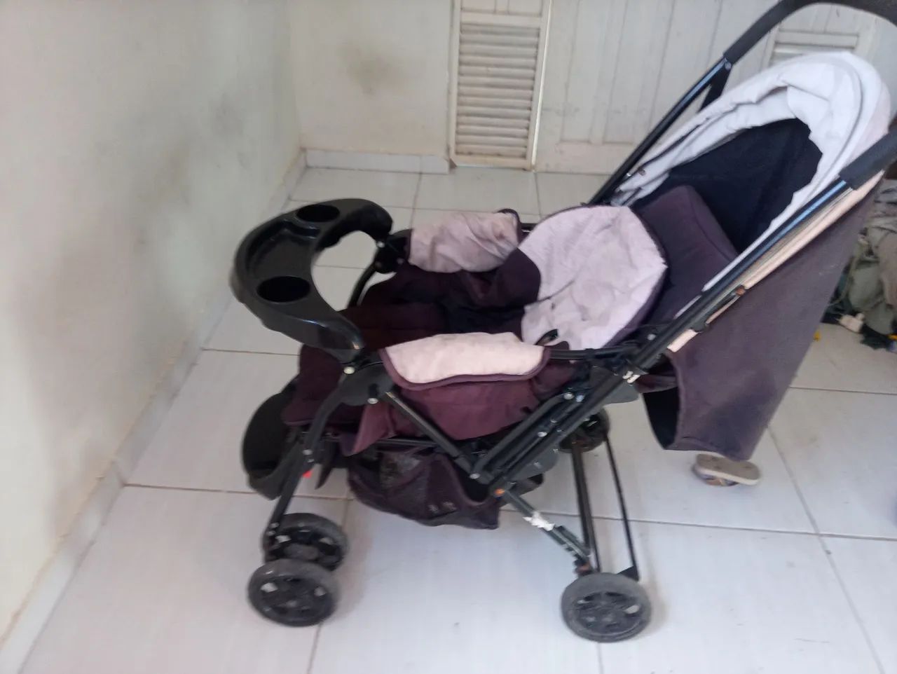 Vendo carrinho de bebê - Foto 2