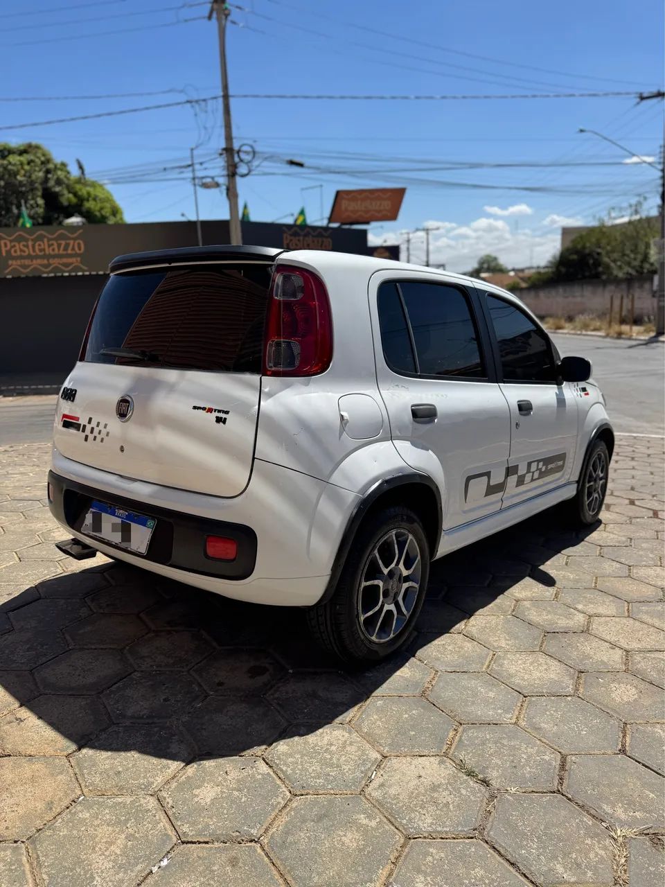Fiat Uno Sporting 1.4 EVO Fire Flex 8V 4P 2014 - Foto 3