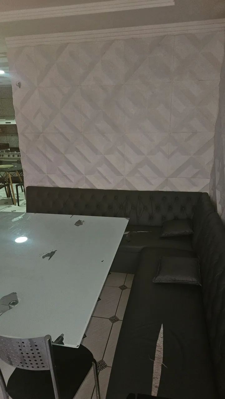 Mesa com canto alemão estofado com reparo a ser feito  - Foto 4