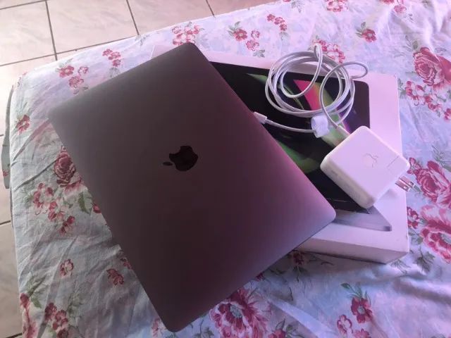 MacBook Pro M2 13'' 2022 8GB 256GB Retina - Ótimo Estado