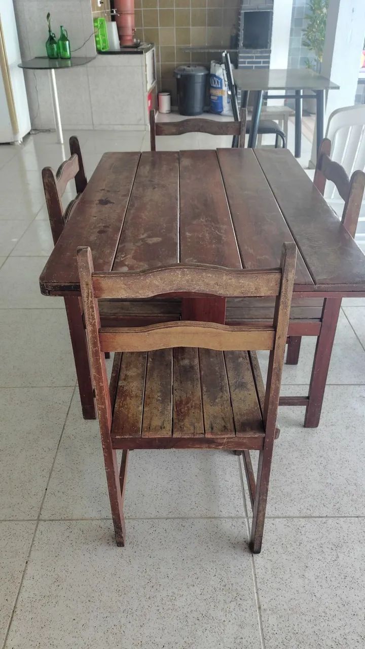 Mesa em madeira com 4 cadeiras  - Foto 2