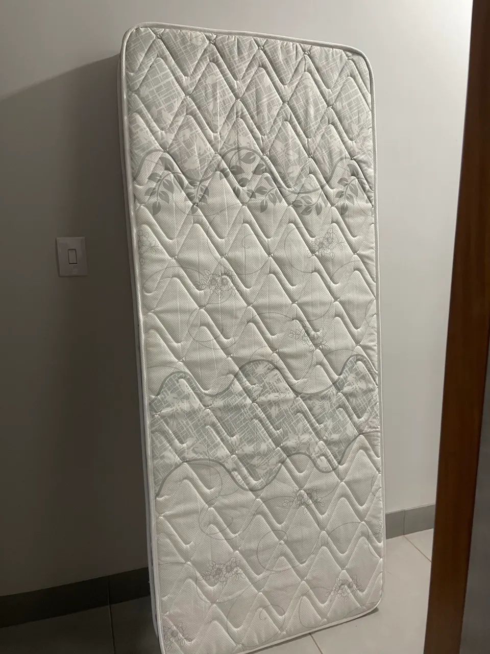 colchão de espuma apenas dois meses de uso $500,00 - Foto 2