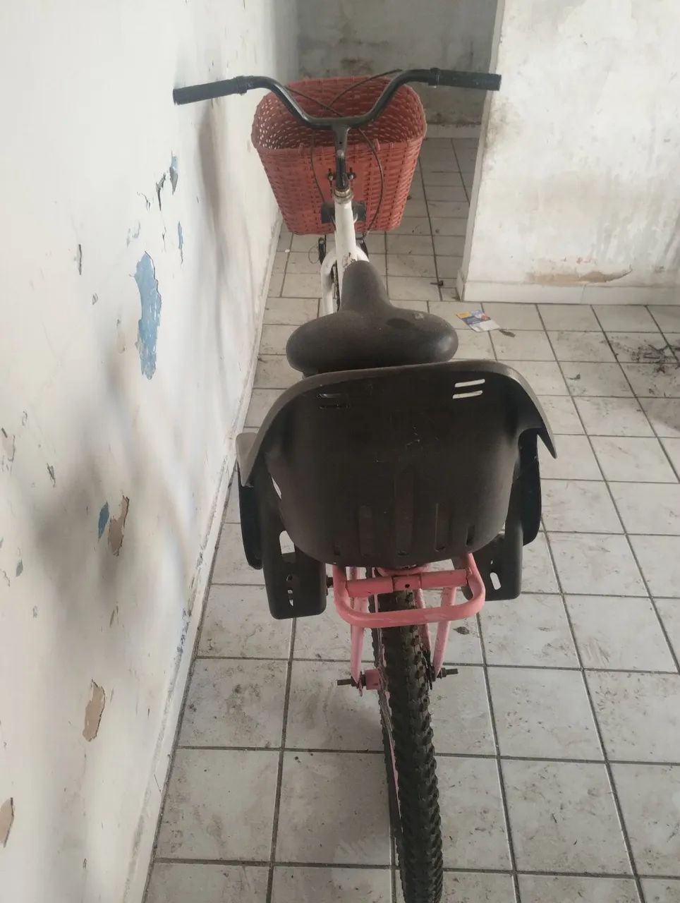 Vendo bicicleta com cadeirinha  - Foto 3